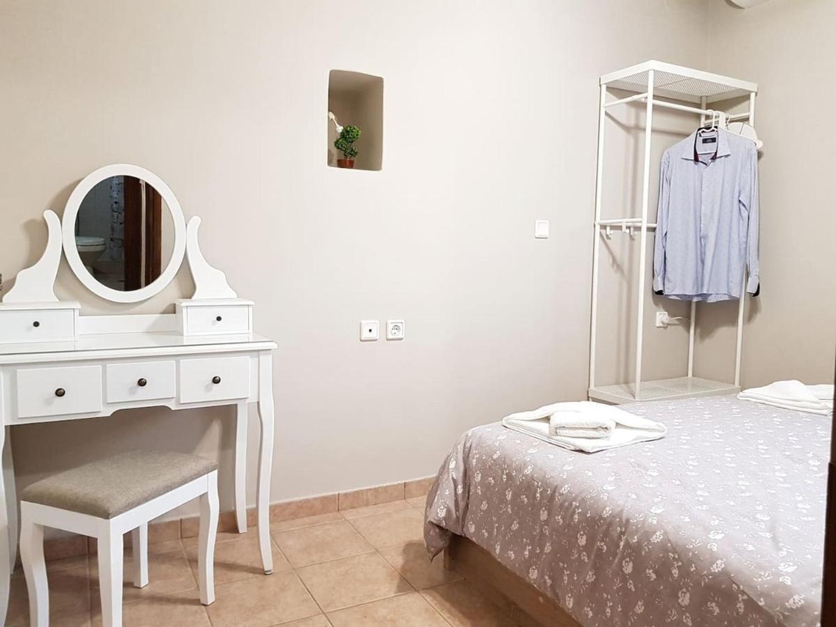 Colimbos Accommodation, 2 Min From The Beach Sfinárion Exterior foto